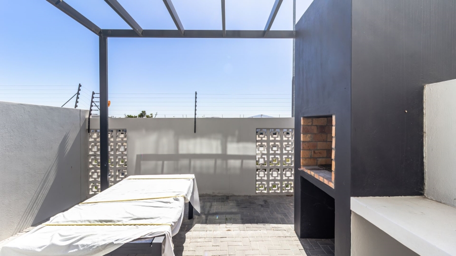To Let 4 Bedroom Property for Rent in Sandown Western Cape